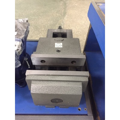 Тиски станочные поворотные ГМ-7200-0220 с зажимной частью 200 мм