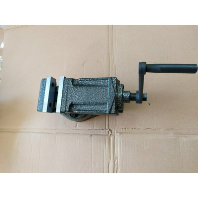 Тиски станочные поворотные ГМ-7204П с зажимной частью 80 мм