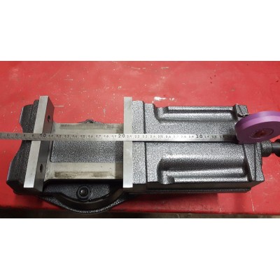 Тиски верстатні поворотні ТМ-125 із затискною частиною 125 мм