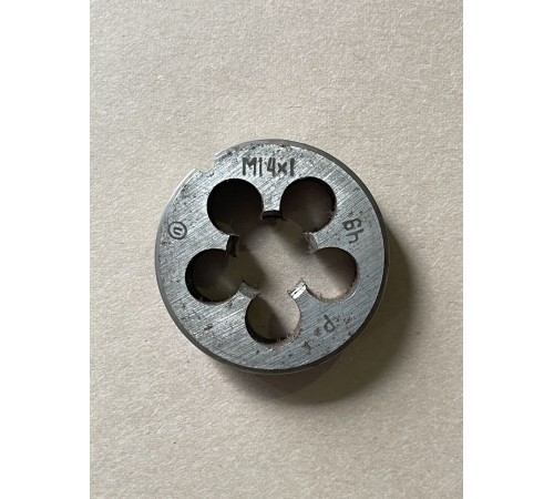 Плашка М 14х1,0мм для метричного різьблення 9ХС Плашка М 14х1,0мм для метричного різьблення 9ХС