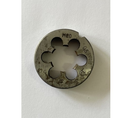 Плашка М 20х0,5мм для метрической резьбы 9ХС Плашка М 20х0,5мм для метрической резьбы 9ХС