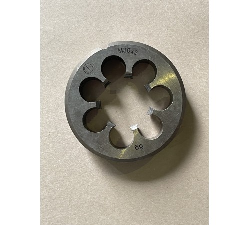 Плашка М 30х2,0мм для метричного різьблення 9ХС Плашка М 30х2,0мм для метричного різьблення 9ХС