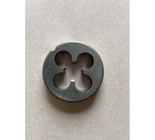 Плашка М 12х1,5мм для метрической резьбы 9ХС Плашка М 12х1,5мм для метрической резьбы 9ХС