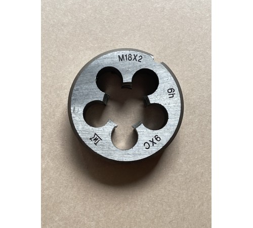 Плашка М 18x2,0мм для метричного різьблення 9ХС Плашка М 18x2,0мм для метричного різьблення 9ХС